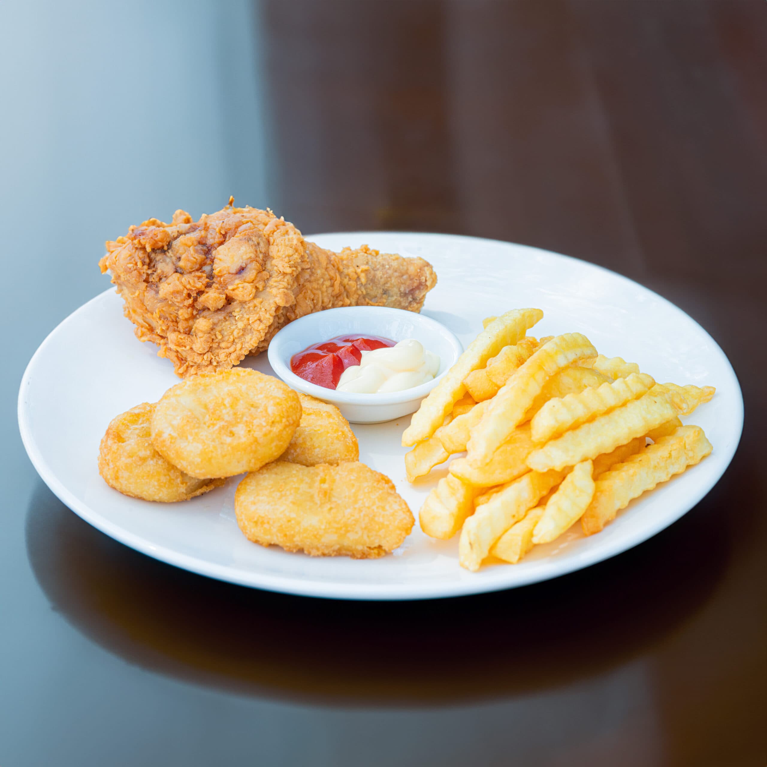 Happy Set ไก่ทอด + นักเก็ตไก่ + เฟรนช์ฟรายด์